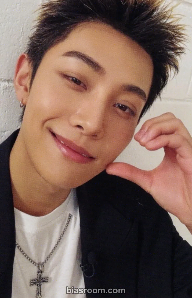 Ryul Photocards (LNGSHOT) | Bias Room