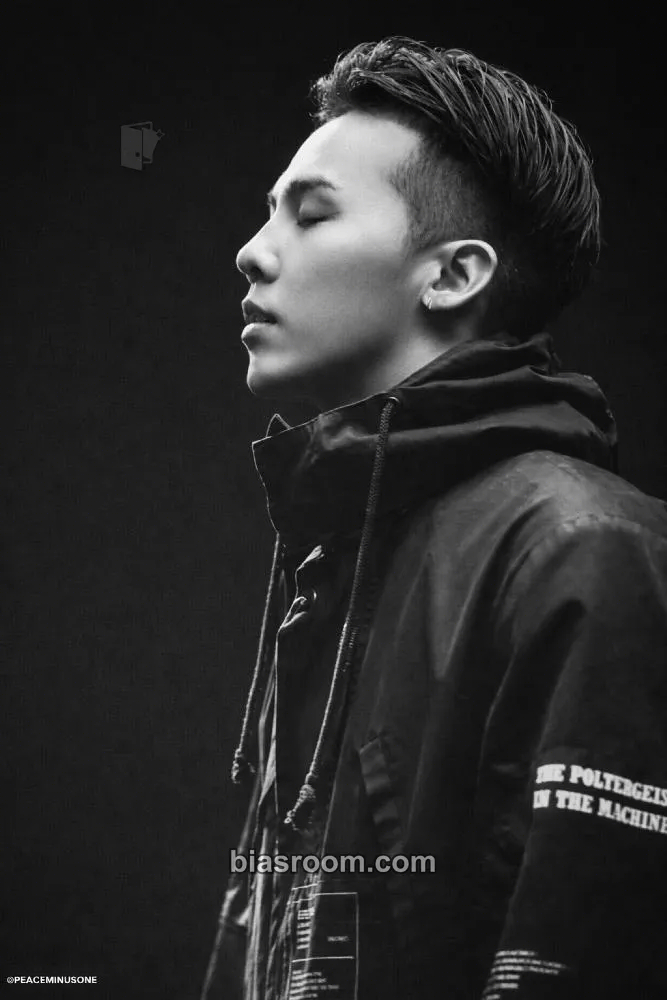 G-Dragon - G-Dragon - PEACEMINUSONE Exhibition Event postcard set