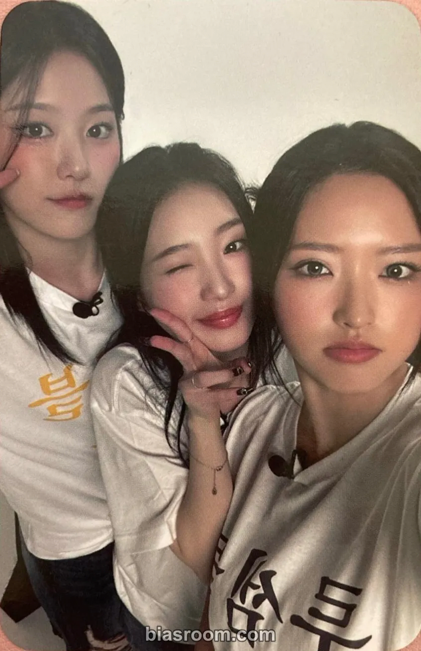 Loossemble - Up_Link Station Event tour merch trading card