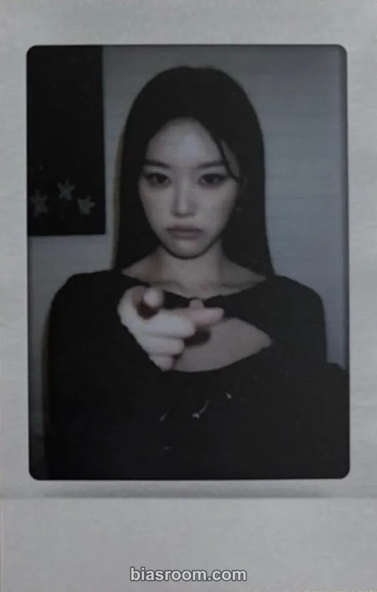 Loossemble - HyunJin - Up_Link Station Event tour merch trading card polaroid
