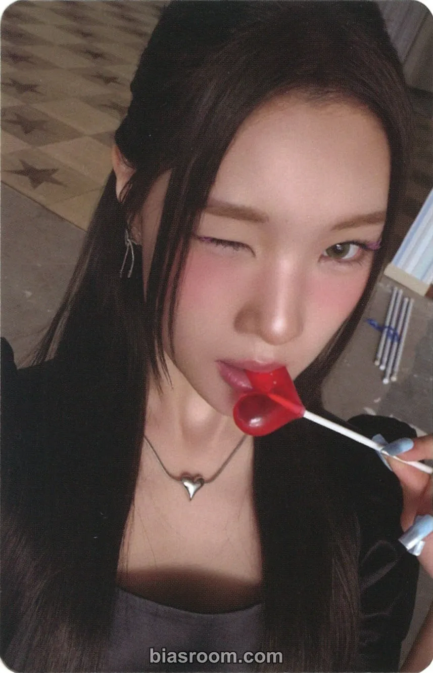 Hearts2Hearts - Juun - FOCUS Album merch photocard photo set