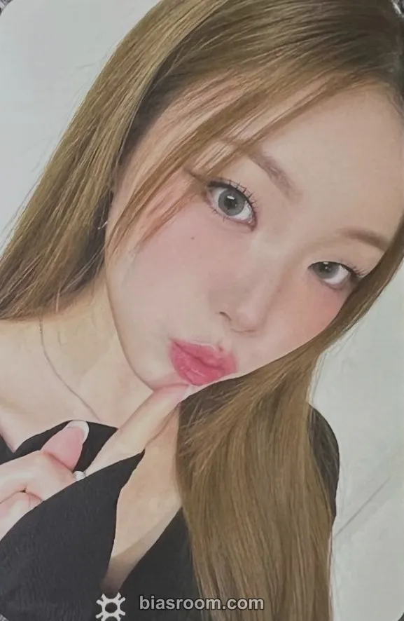 Billlie - Suhyeon - 1st World Tour 'Our Flowerld (Belllie've You)' Event tin case merch photocard