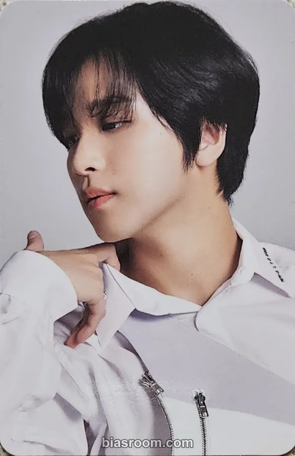 NCT 127 - Doyoung - 2024 Season’s Greetings Other season's greetings pob (pre-order benefit) smtown & store photocard set