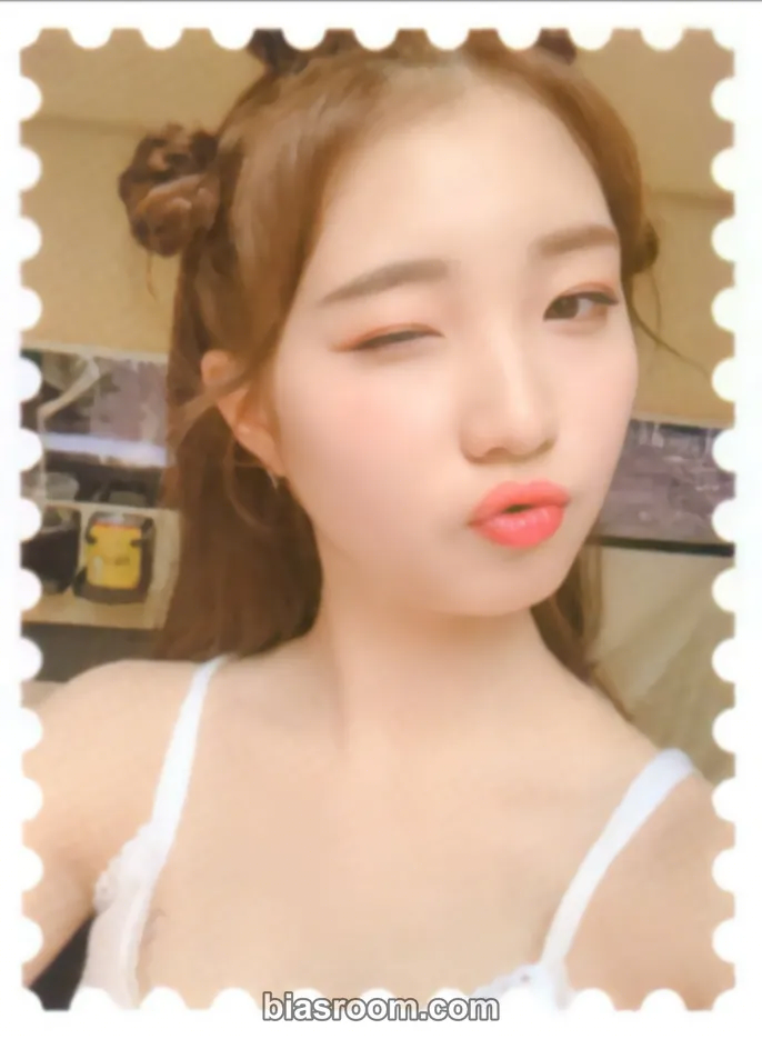 LOONA - HeeJin - LOONA Studio Event stamp