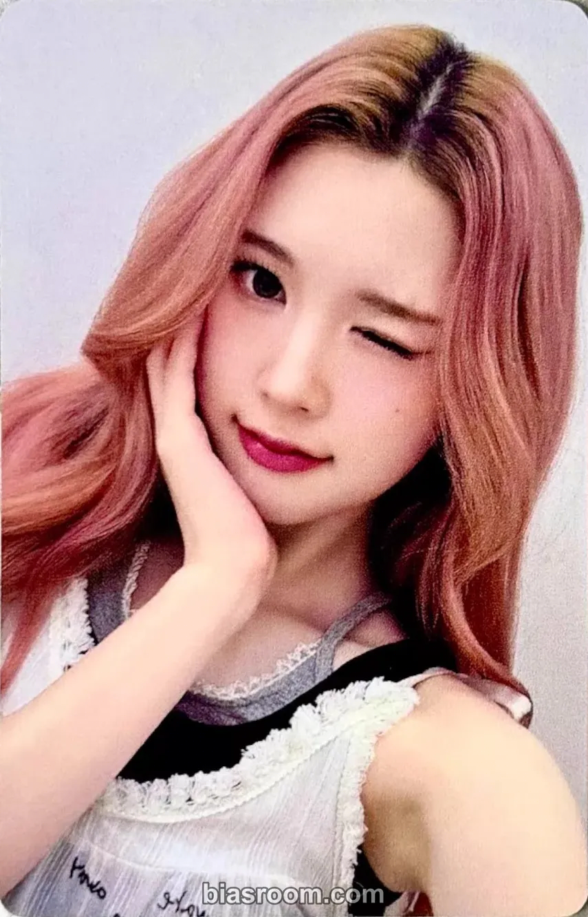 Hearts2Hearts - A-na - The Chase Album withfans / yizhiyu (yzy) fansign round 2 winner benefit