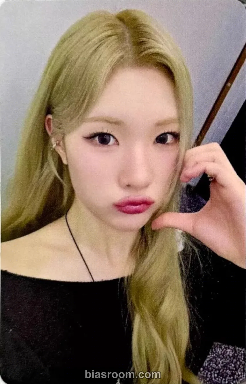 Hearts2Hearts - A-na - The Chase Album withfans / yizhiyu (yzy) fansign round 2 winner benefit