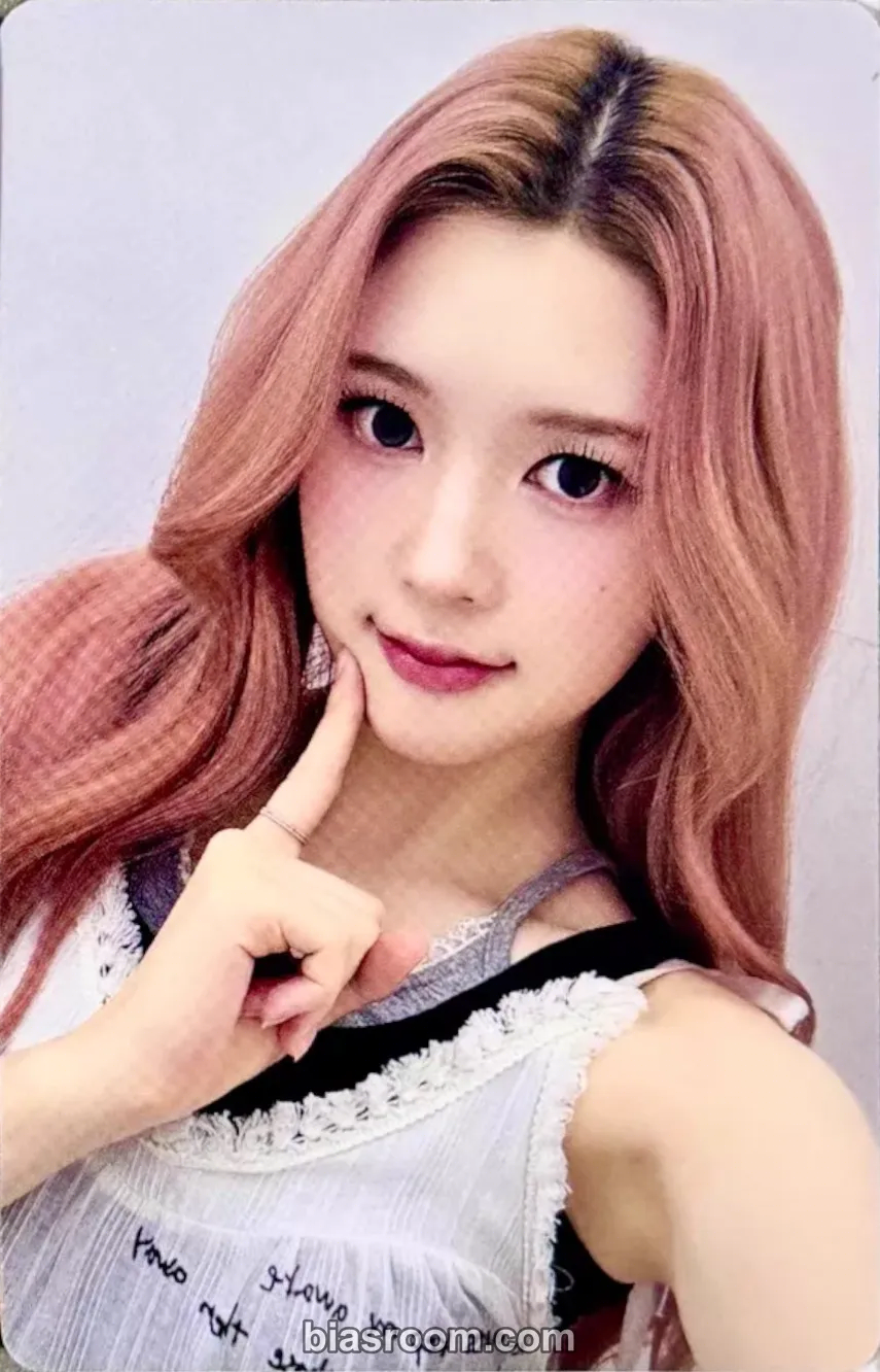 Hearts2Hearts - A-na - The Chase Album withfans / yizhiyu (yzy) fansign round 2