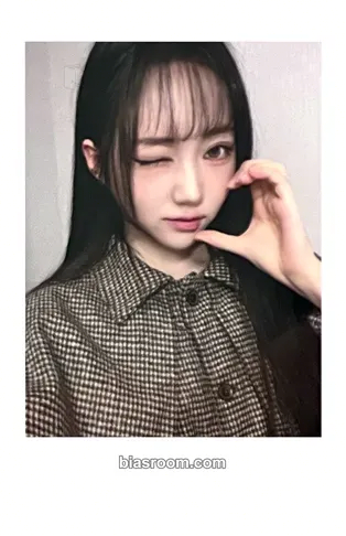 Shion Photocards (tripleS) | Bias Room