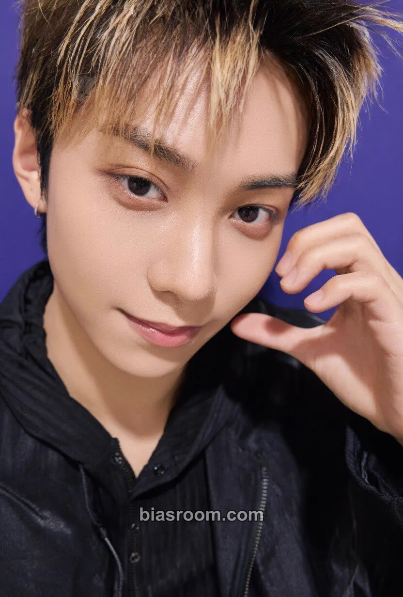 Ryul Photocards (LNGSHOT) | Bias Room