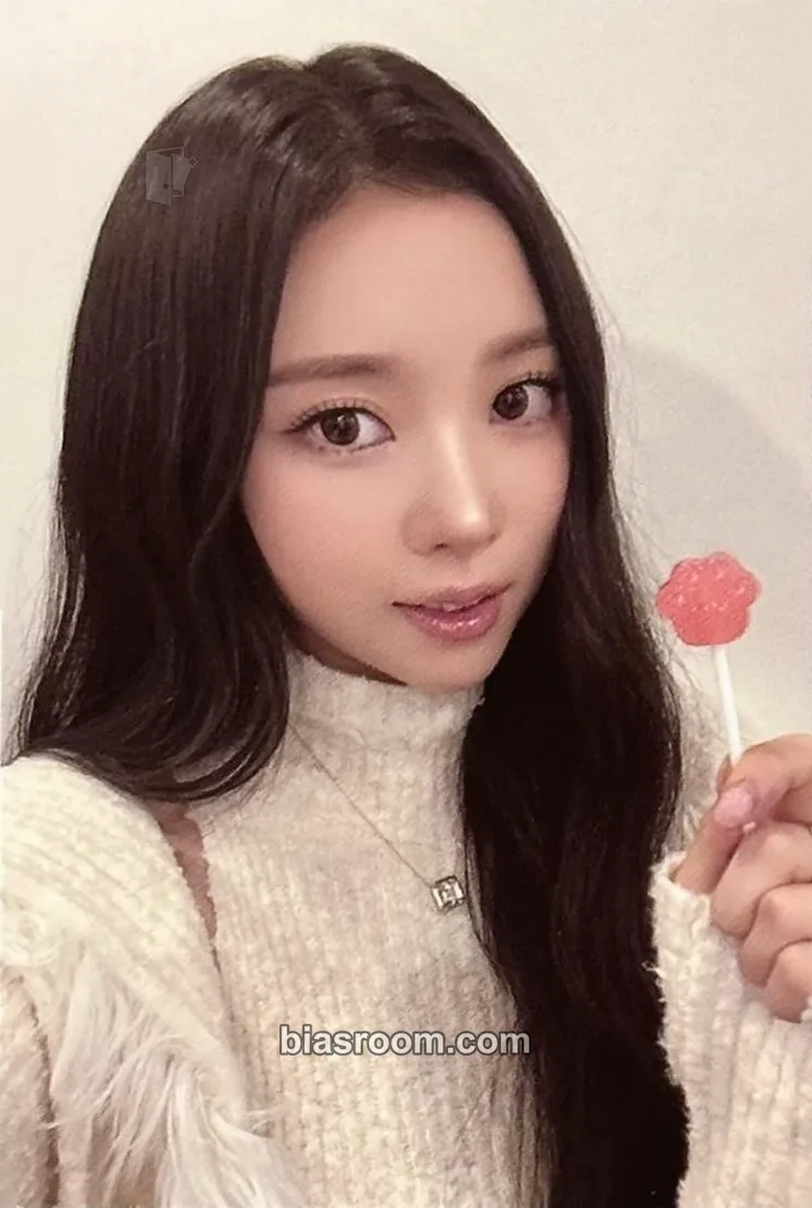 Narin Photocards (MEOVV) | Bias Room